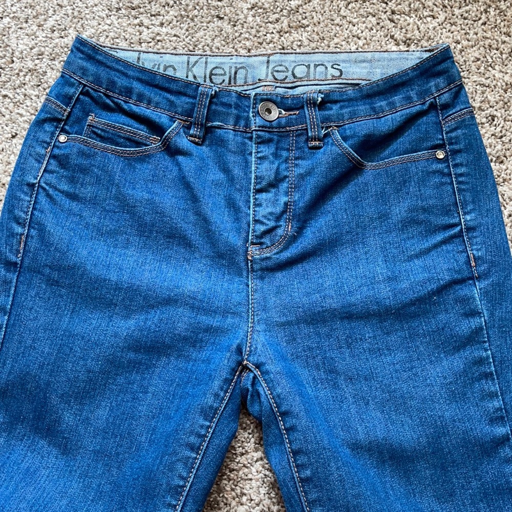 Calvin Klein Jeans.